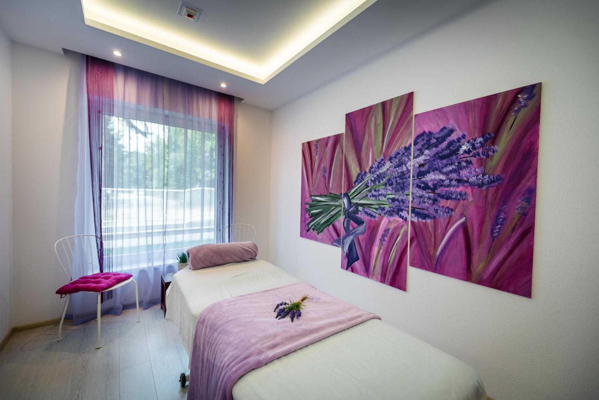Liget Wellness Es Konferencia Hotel Сарвас Екстериор снимка