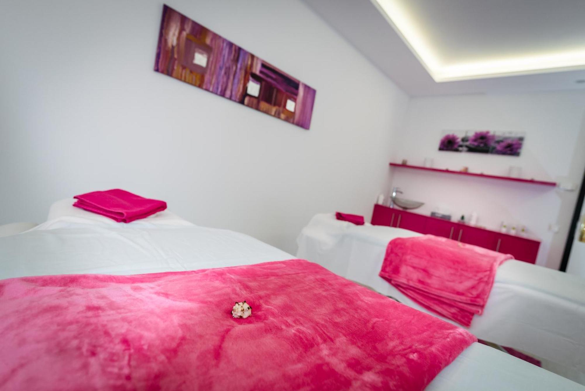 Liget Wellness Es Konferencia Hotel Сарвас Екстериор снимка