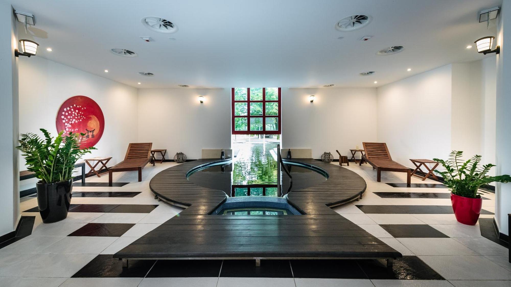 Liget Wellness Es Konferencia Hotel Сарвас Екстериор снимка
