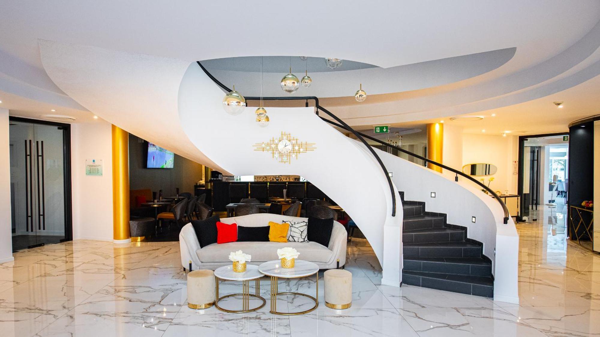 Liget Wellness Es Konferencia Hotel Сарвас Екстериор снимка