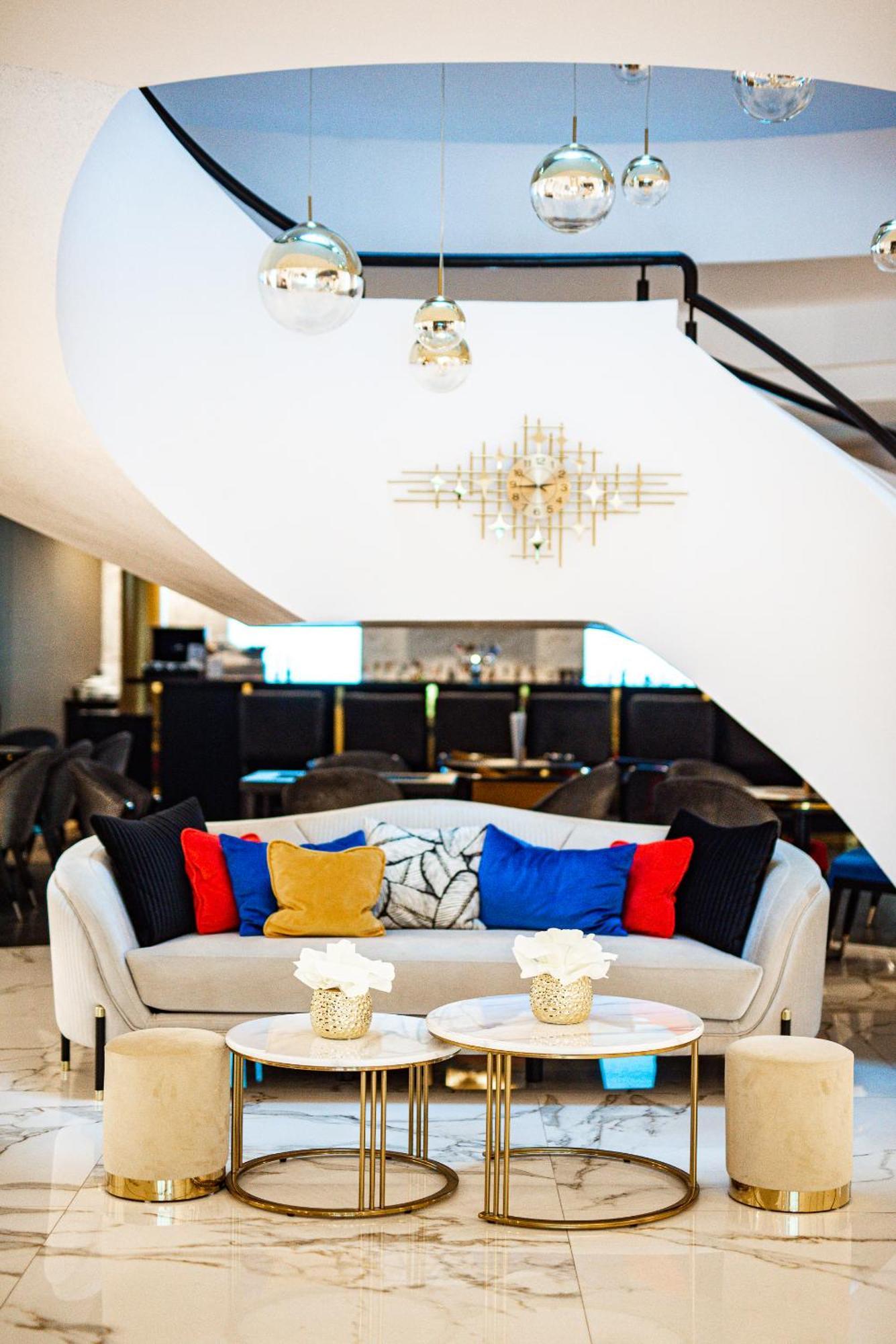 Liget Wellness Es Konferencia Hotel Сарвас Екстериор снимка